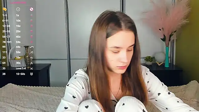 JinnyMcie online show from April 2026 08:05:01 AM