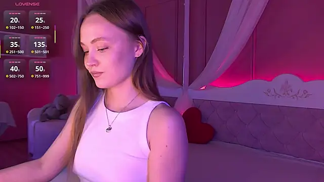 Snapshot of EmmaCamm chatting on December 2025 12:43:02 PM EmmaCamm online show from December 2025 12:43:02 PM