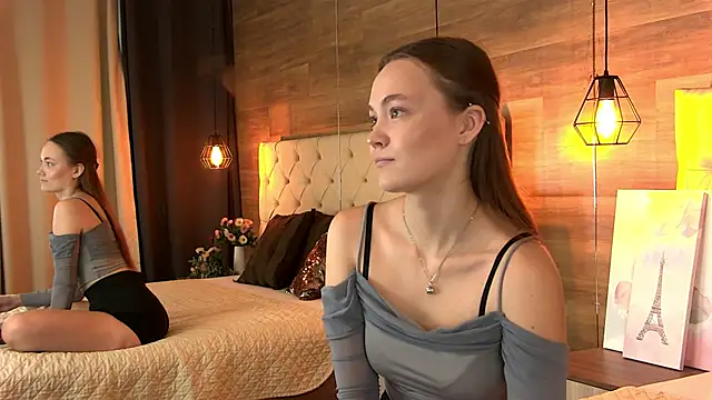 Snapshot of EmmaCamm chatting on November 2025 09:35:02 AM EmmaCamm online show from November 2025 09:35:02 AM