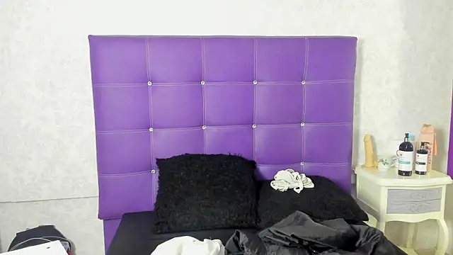 LeaMoreau22 online show from October 2025 12:06:02 PM
