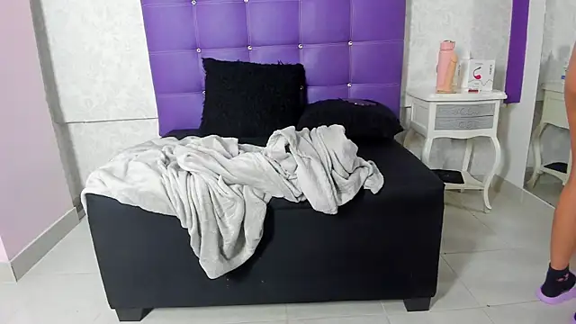 Snapshot of LeaMoreau22 chatting on November 2025 11:48:01 AM LeaMoreau22 online show from November 2025 11:48:01 AM