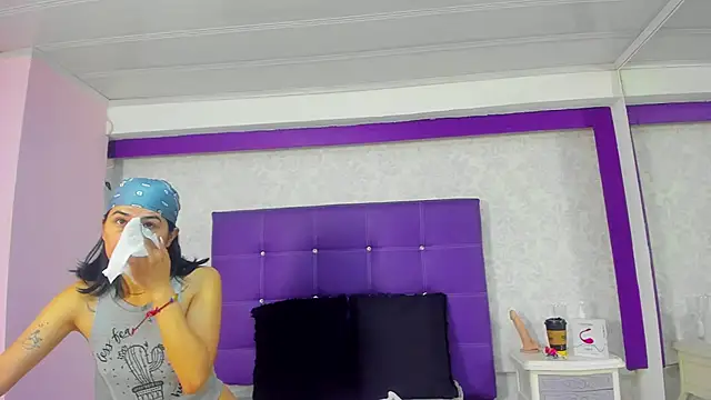 Snapshot of LeaMoreau22 chatting on November 2025 12:37:02 PM LeaMoreau22 online show from November 2025 12:37:02 PM