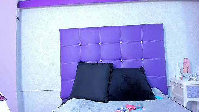 Snapshot of LeaMoreau22 chatting on November 2025 11:36:02 AM LeaMoreau22 online show from November 2025 11:36:02 AM