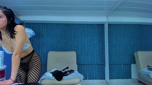 Snapshot of LeaMoreau22 chatting on December 2025 12:20:02 PM LeaMoreau22 online show from December 2025 12:20:02 PM