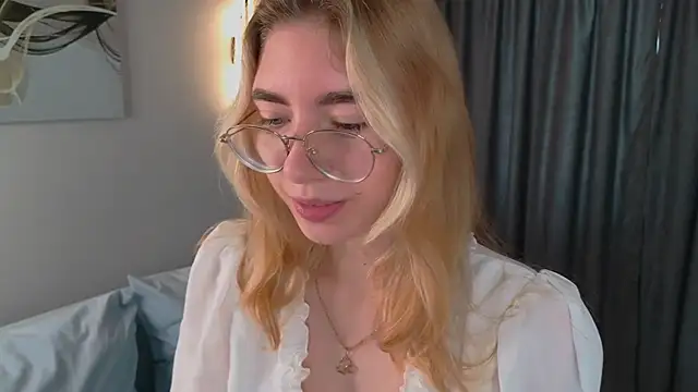 Snapshot of KatherineWill chatting on October 2025 08:26:02 AM KatherineWill online show from October 2025 08:26:02 AM