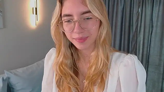Snapshot of KatherineWill chatting on October 2025 02:20:01 PM KatherineWill online show from October 2025 02:20:01 PM