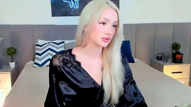 SugarWhisper online show from November 2025 04:07:02 PM