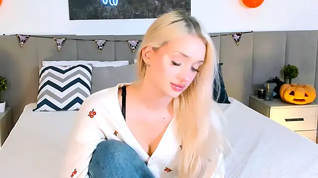 SugarWhisper online show from October 2025 04:47:01 PM