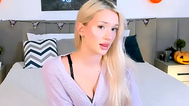 SugarWhisper online show from October 2025 02:58:01 PM