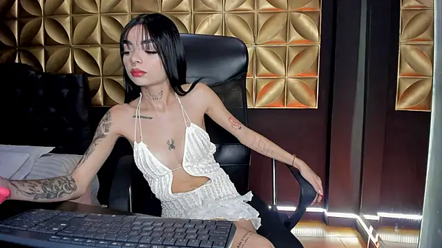 scarlettvelvet  online show from November 2025 02:39:01 PM