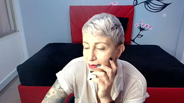 Charlotte  Gray online show from November 2025 12:31:01 PM