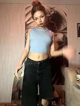  Siennaaa  online show from October 2025 06:10:02 PM