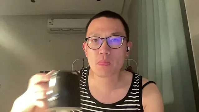 yewuzhibb online show from October 2025 07:06:01 PM