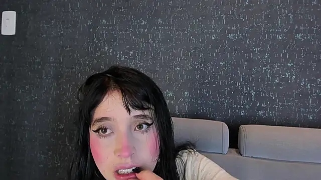 MeganR  online show from April 2026 11:24:01 AM