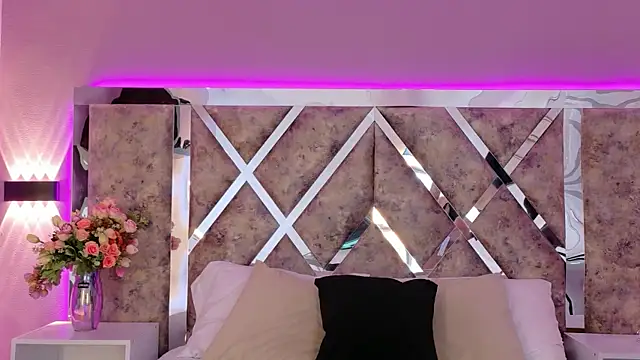 MeganR  online show from November 2025 11:14:02 AM