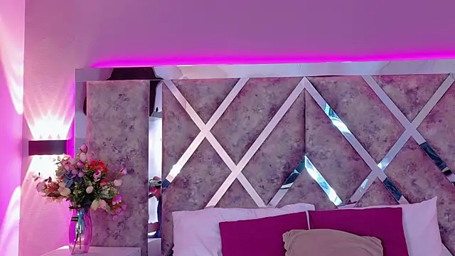 MeganR  online show from April 2026 11:15:01 AM