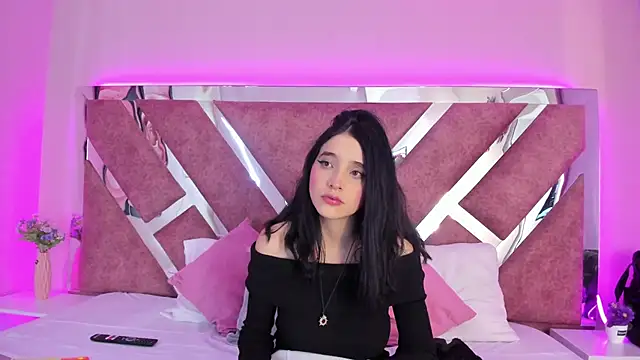 MeganR  online show from December 2025 07:17:01 PM