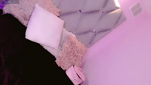 Saraa Jone online show from December 2025 04:22:02 AM