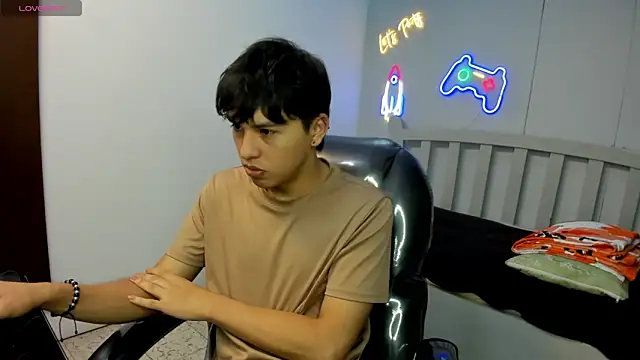 StiwenTwink online show from December 2025 12:29:01 PM