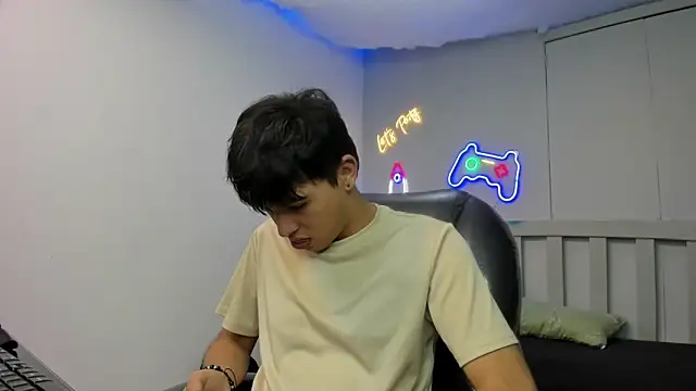 StiwenTwink online show from December 2025 07:45:01 PM