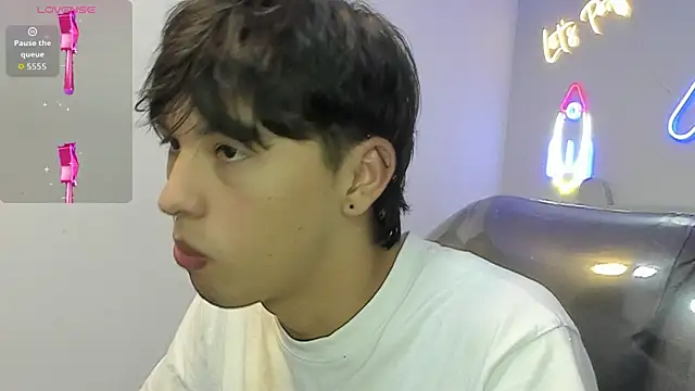 StiwenTwink online show from January 2026 08:23:01 PM