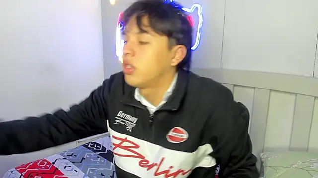 StiwenTwink online show from October 2025 12:02:01 PM