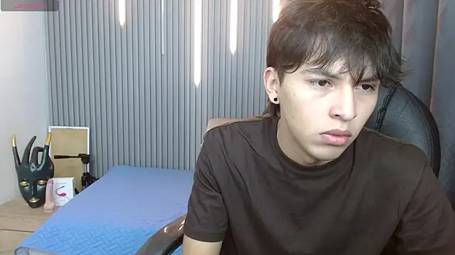Snapshot of StiwenTwink chatting on May 2026 01:19:01 PM StiwenTwink online show from May 2026 01:19:01 PM