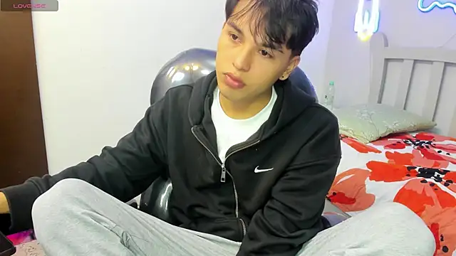 StiwenTwink online show from October 2025 03:01:02 PM