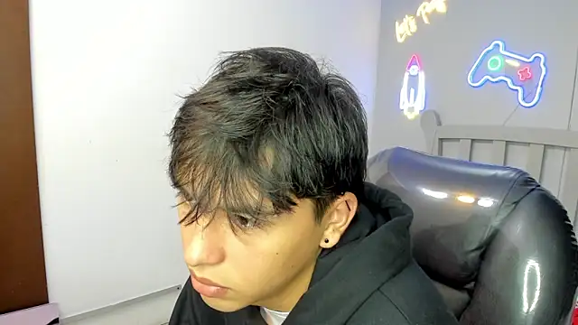 StiwenTwink online show from October 2025 01:32:01 PM