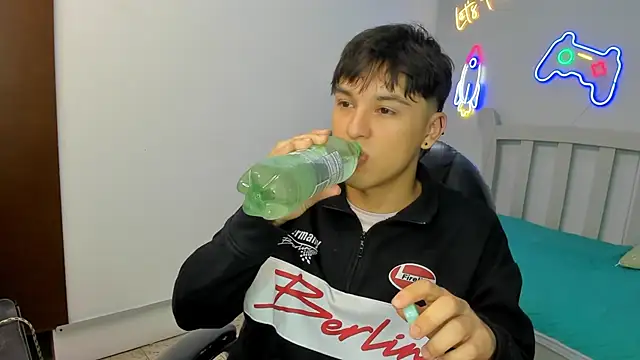 StiwenTwink online show from November 2025 02:54:02 PM