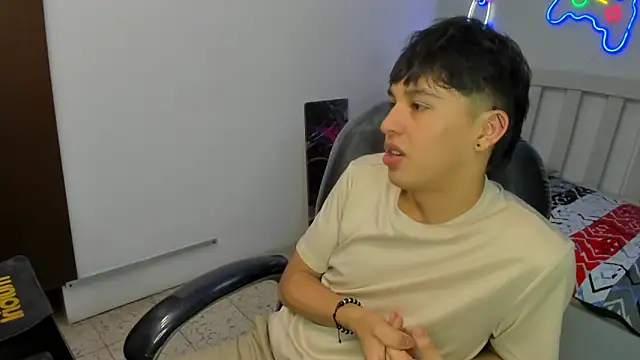 StiwenTwink online show from November 2025 02:10:02 PM