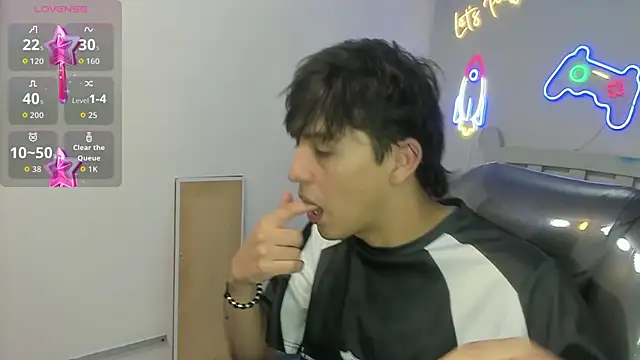 StiwenTwink online show from December 2025 07:28:02 PM