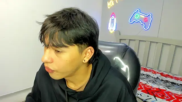 StiwenTwink online show from October 2025 01:21:02 PM