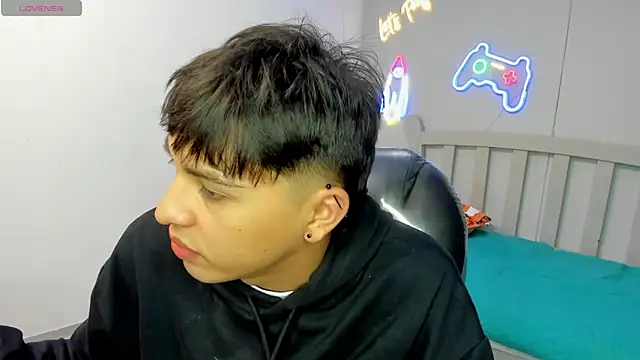 StiwenTwink online show from November 2025 01:59:01 PM