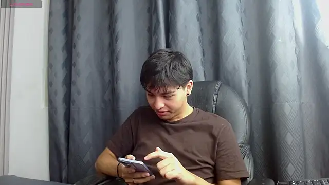 Snapshot of StiwenTwink chatting on July 2026 01:11:01 PM StiwenTwink online show from July 2026 01:11:01 PM