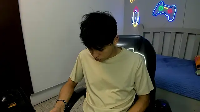 StiwenTwink online show from November 2025 12:49:01 PM