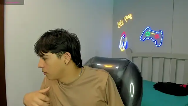 StiwenTwink online show from November 2025 04:10:01 PM