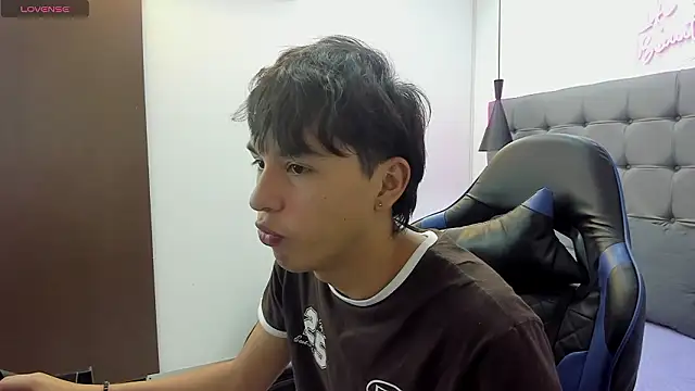 StiwenTwink online show from March 2026 01:32:02 PM