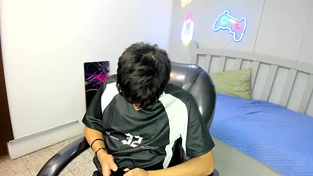 StiwenTwink online show from November 2025 04:06:02 PM