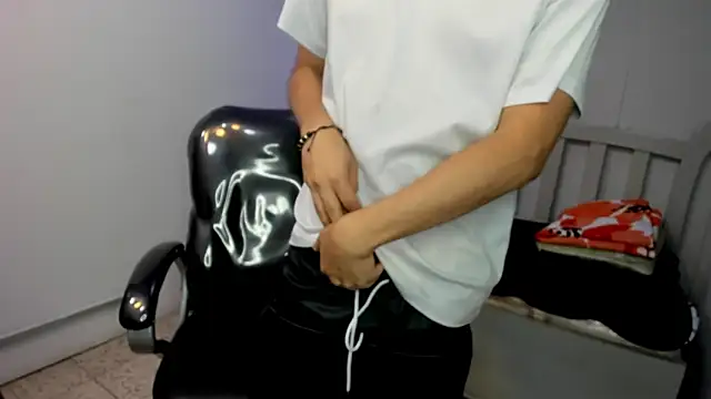 StiwenTwink online show from November 2025 01:44:02 PM