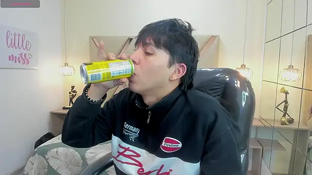 StiwenTwink online show from December 2025 07:40:02 PM