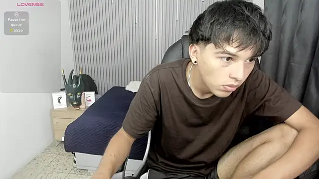 Snapshot of StiwenTwink chatting on May 2026 01:09:01 PM StiwenTwink online show from May 2026 01:09:01 PM