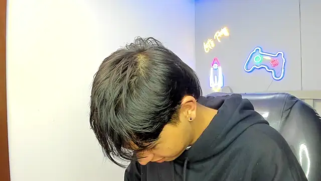 StiwenTwink online show from October 2025 02:29:01 PM