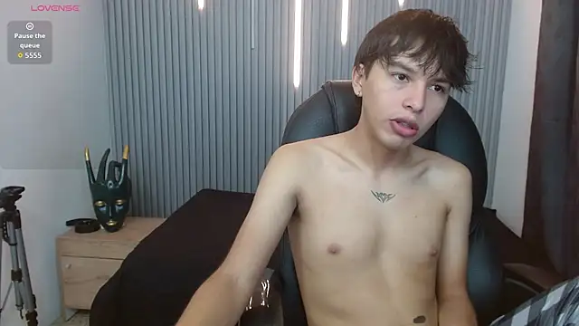 StiwenTwink online show from April 2026 02:42:02 PM