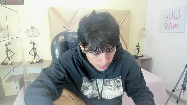 StiwenTwink online show from October 2025 01:56:02 PM