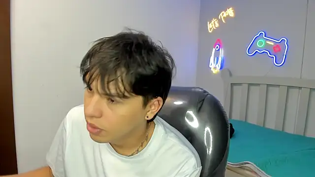 StiwenTwink online show from November 2025 12:42:02 PM