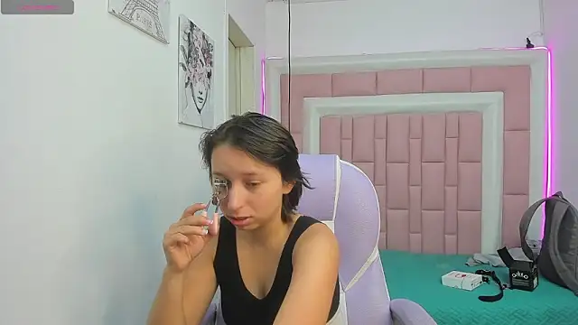 Snapshot of Klaret_Toy chatting on May 2026 07:10:02 PM Klaret Toy online show from May 2026 07:10:02 PM