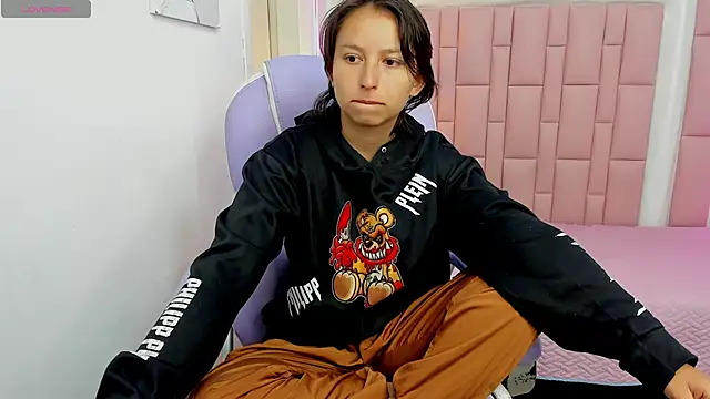 Snapshot of Klaret_Toy chatting on May 2026 07:19:02 PM Klaret Toy online show from May 2026 07:19:02 PM