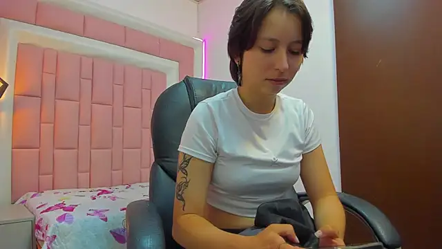 Snapshot of Klaret_Toy chatting on November 2025 06:09:01 PM Klaret Toy online show from November 2025 06:09:01 PM