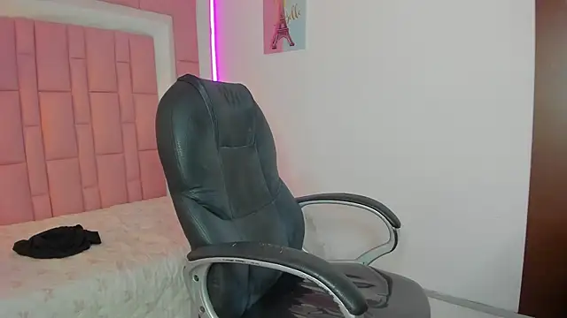 Snapshot of Klaret_Toy chatting on December 2025 07:57:02 PM Klaret Toy online show from December 2025 07:57:02 PM